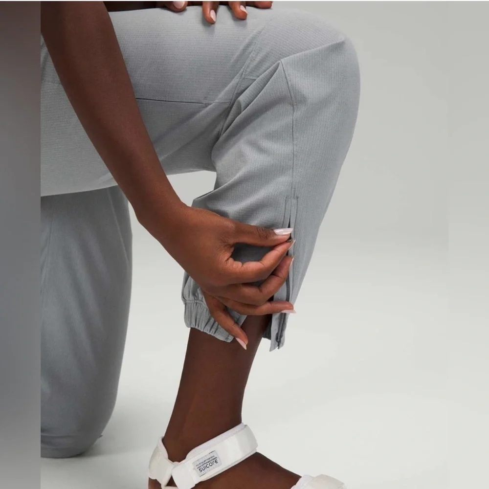 Lululemon Essential Affinity Mid Rise Jogger in Rhino Grey